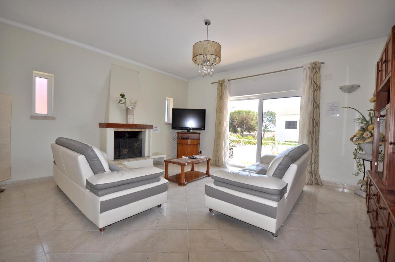 Well-Appointed Villa Is Situated In The Popular Resort Of Vilamoura Quarteira Ngoại thất bức ảnh