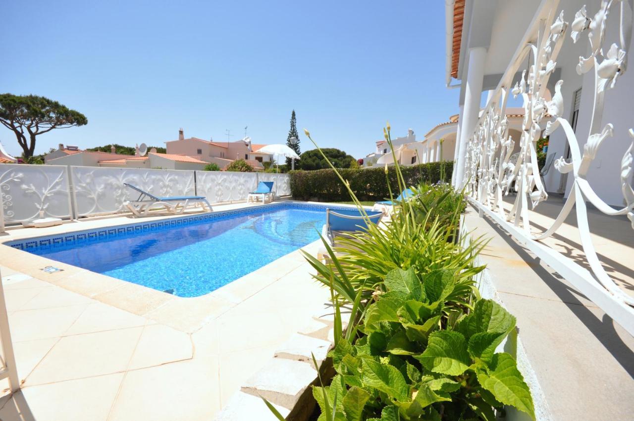 Well-Appointed Villa Is Situated In The Popular Resort Of Vilamoura Quarteira Ngoại thất bức ảnh