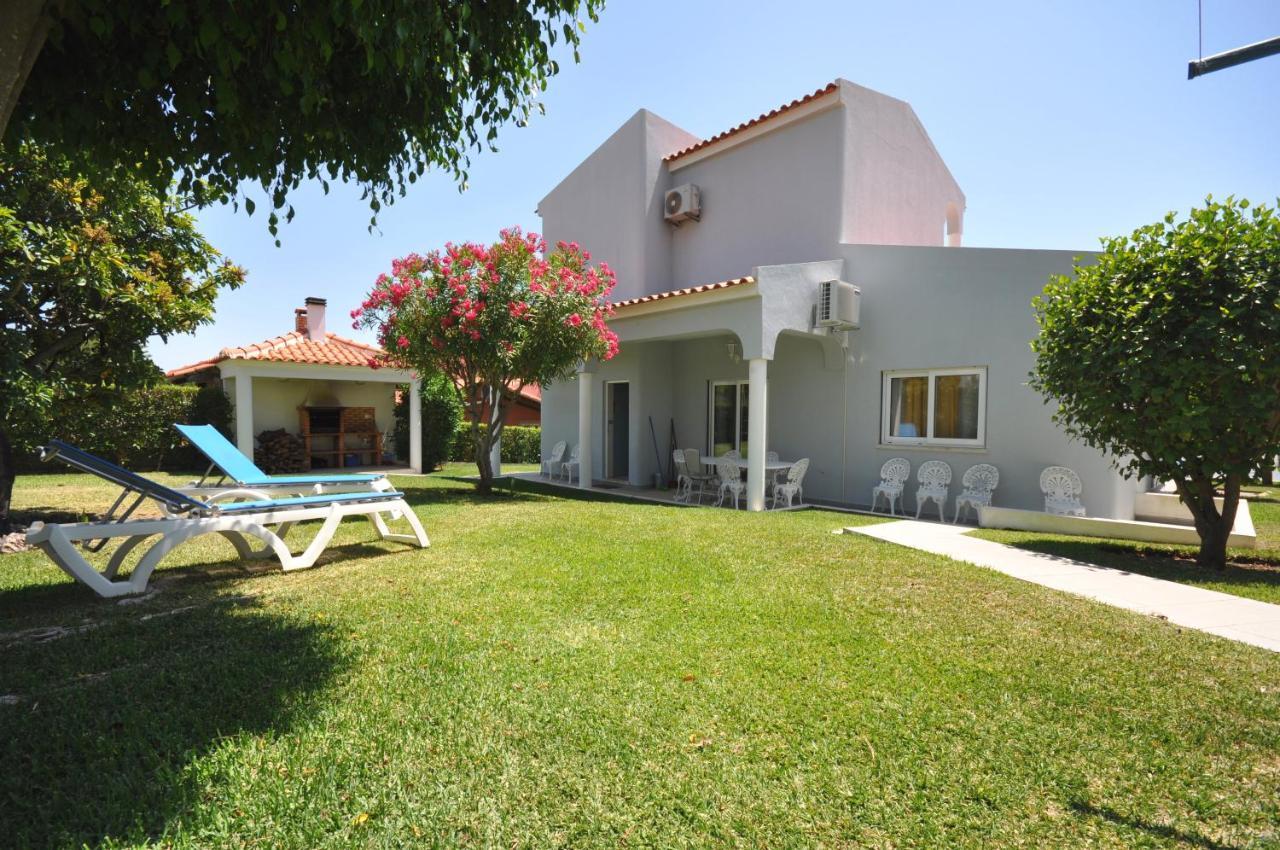 Well-Appointed Villa Is Situated In The Popular Resort Of Vilamoura Quarteira Ngoại thất bức ảnh