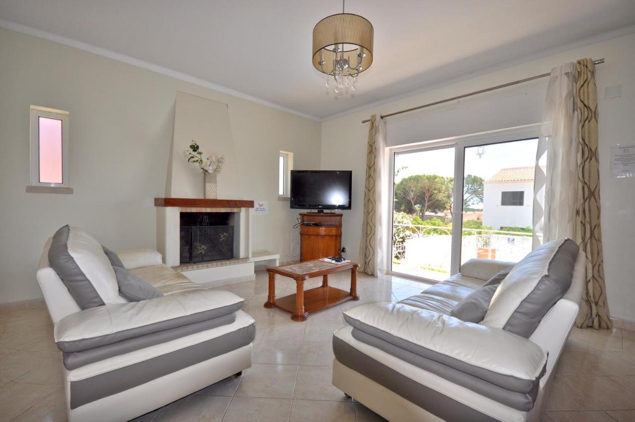 Well-Appointed Villa Is Situated In The Popular Resort Of Vilamoura Quarteira Ngoại thất bức ảnh