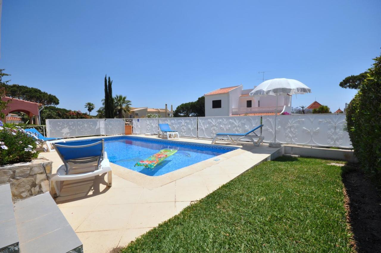 Well-Appointed Villa Is Situated In The Popular Resort Of Vilamoura Quarteira Ngoại thất bức ảnh