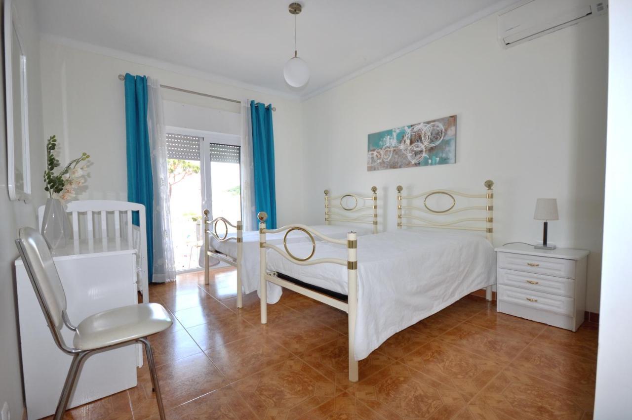 Well-Appointed Villa Is Situated In The Popular Resort Of Vilamoura Quarteira Ngoại thất bức ảnh