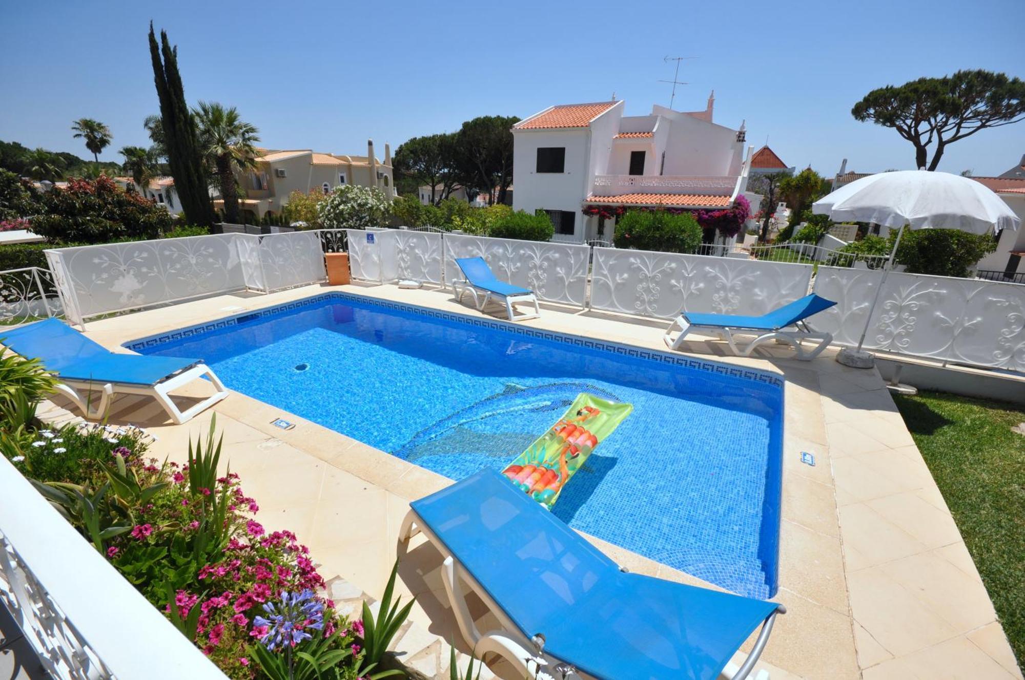 Well-Appointed Villa Is Situated In The Popular Resort Of Vilamoura Quarteira Ngoại thất bức ảnh